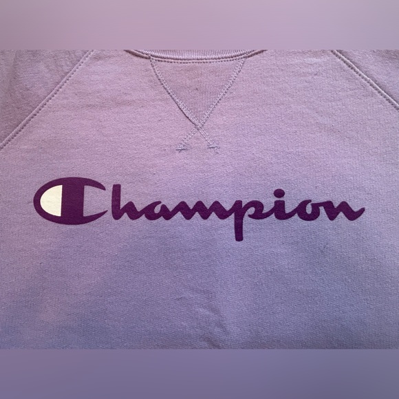 Champion Women’s crewneck - Picture 2 of 5